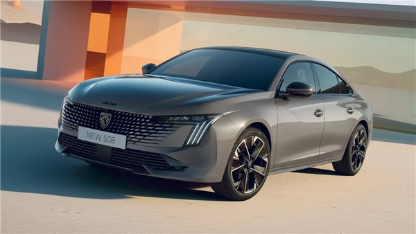 Peugeot 508 makyajlandı!