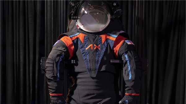 Astronotlar Ay yürüyüşünde bu kıyafetleri giyecekler!