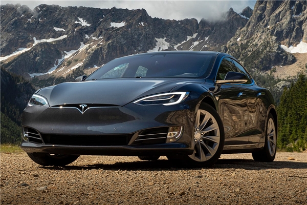 Tesla Model 3 iki dakika içerisinde hacklendi!