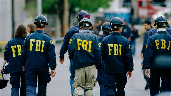 Konum bilgilerimiz güvende mi? FBI'dan korkutan itiraf!