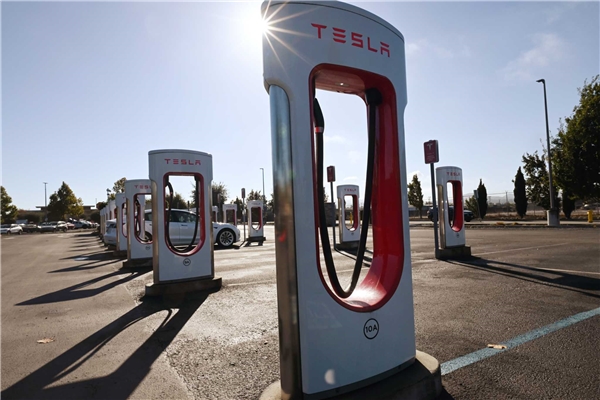 Tesla müjdeyi verdi: Supercharger istasyonunun kapısı açıldı!