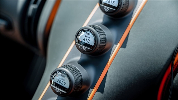 Bugatti sahipleri hız denemelerinde dünya rekoruna yaklaştı