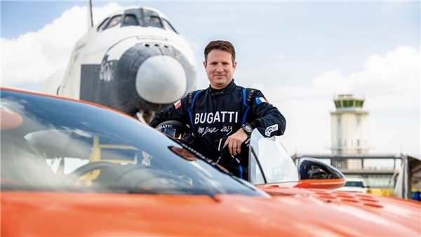 Bugatti sahipleri hız denemelerinde dünya rekoruna yaklaştı