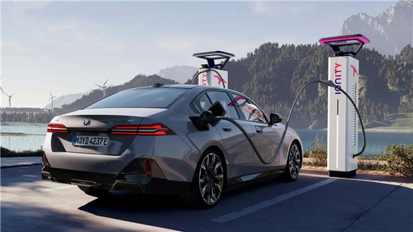 BMW M3 ve M4 Otomobilleri Elektrikli Olabilir