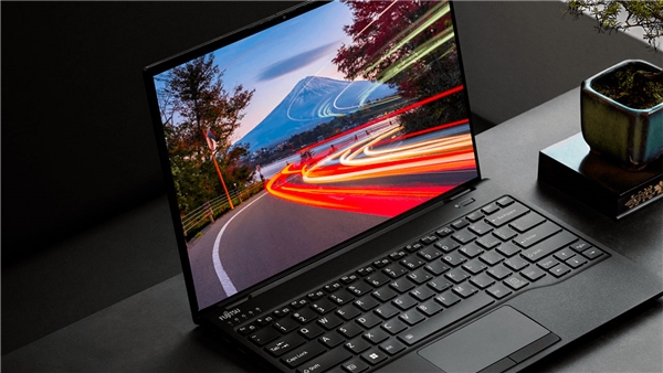 Lenovo FMV UH-X Serisi: En Hafif Laptop Modelleri