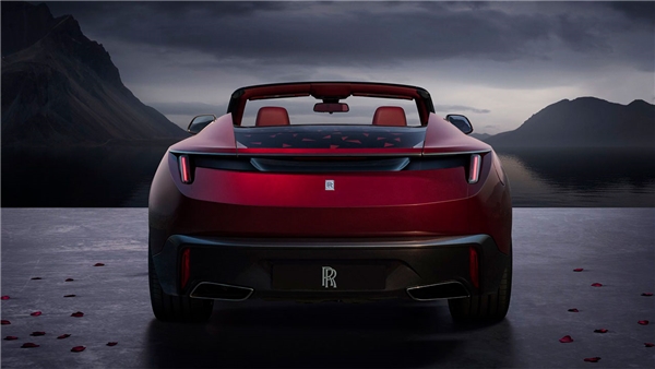 Sadece dört tane üretilecek: Rolls-Royce Droptail tanıtıldı!