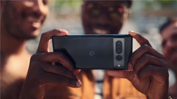 Pixel 8 kamera uygulaması yenilenmiş yüzüyle geliyor: İşte beklenen özellikler!