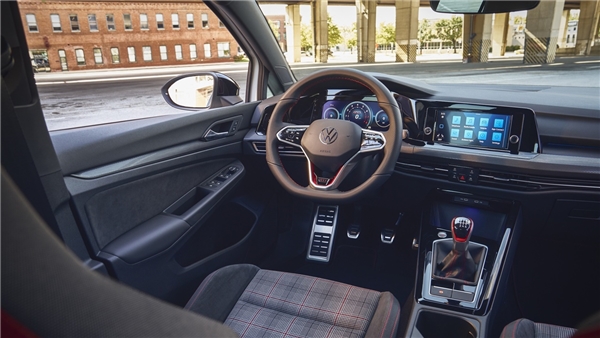 Volkswagen Golf Black Edition: Özellikleri ve Fiyatı