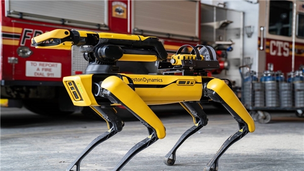 Boston Dynamics'in robot köpeği Spot, ChatGPT ile konuşuyor