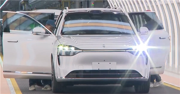 Huawei ve JAC, Çin'de Akıllı Araba Fabrikası Kuruyor