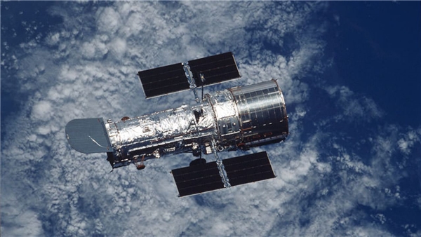 Hubble Uzay Teleskobu Parlak Hızlı Mavi Optik Geçiş Gözlemledi