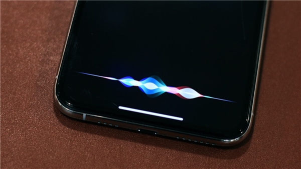 Apple, iOS 17 ile birlikte 'Hey Siri' komutunu 'Siri' olarak değiştirdi