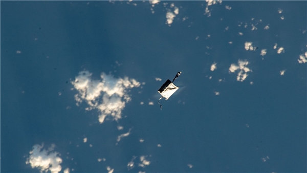 NASA Astronotları Uzayda Bir Alet Çantasını Kaybetti
