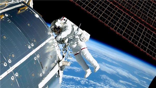 NASA Astronotları Uzayda Bir Alet Çantasını Kaybetti