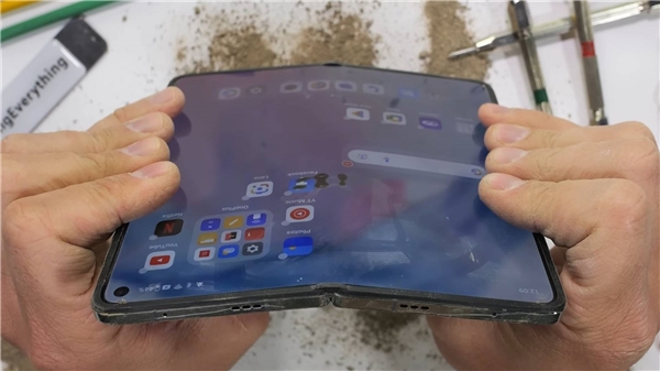 Ünlü YouTuber'dan OnePlus Open işkence testi