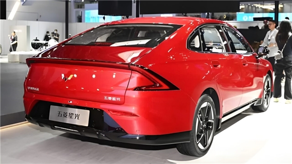 Çinli Wuling, uygun fiyatlı lüks elektrikli otomobil Starlight EV'yi tanıttı
