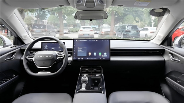 Çinli Wuling, uygun fiyatlı lüks elektrikli otomobil Starlight EV'yi tanıttı