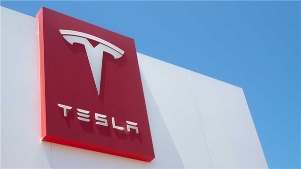 Tesla, Çin'de fiyat indirimi yaparak satışlarını artırmaya çalışıyor
