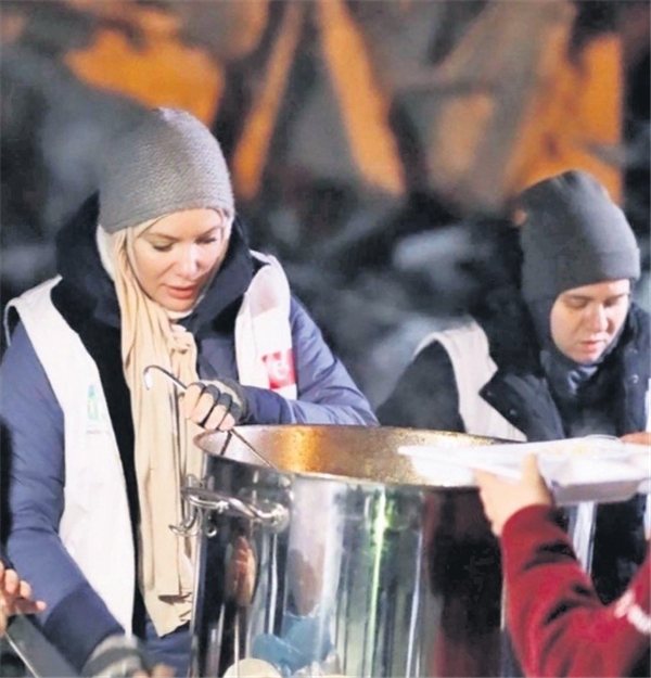 Onlar da deprem bölgesine koştu! Ünlü şefler seferber oldu Mehmet Yalçınkaya: Durmadan devam