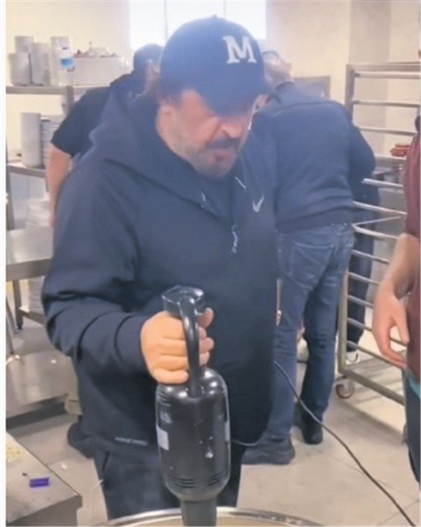 Onlar da deprem bölgesine koştu! Ünlü şefler seferber oldu Mehmet Yalçınkaya: Durmadan devam