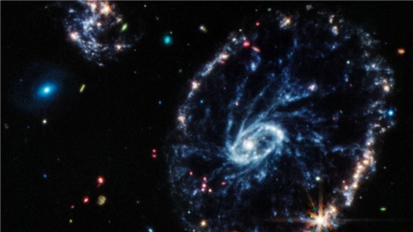 James Webb Uzay Teleskobu, yeni bir galaksi görseli paylaştı!