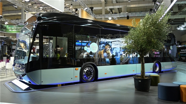 Karsan hidrojenle çalışan yerli otobüsünü Almanya'da gösterdi!