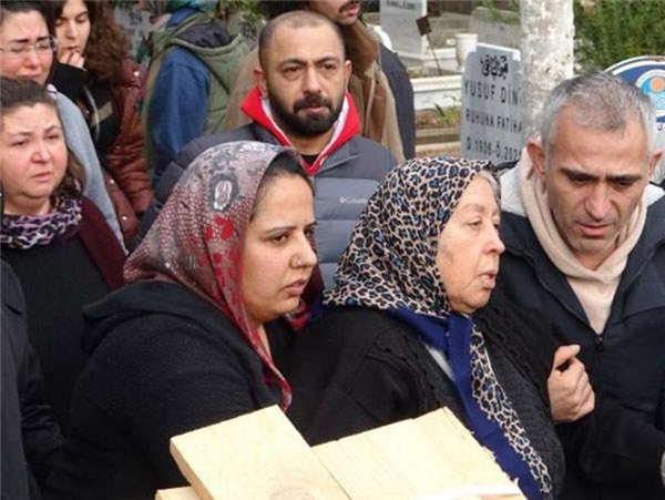 Ünlü müzisyen Hakan Yelbiz memleketi Mersinde toprağa verildi