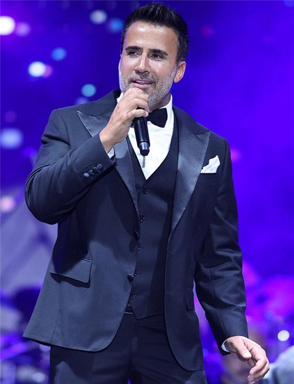 Emrah 15 yıl sonra ilk kez sahnede Sürekli mesajlar geliyordu