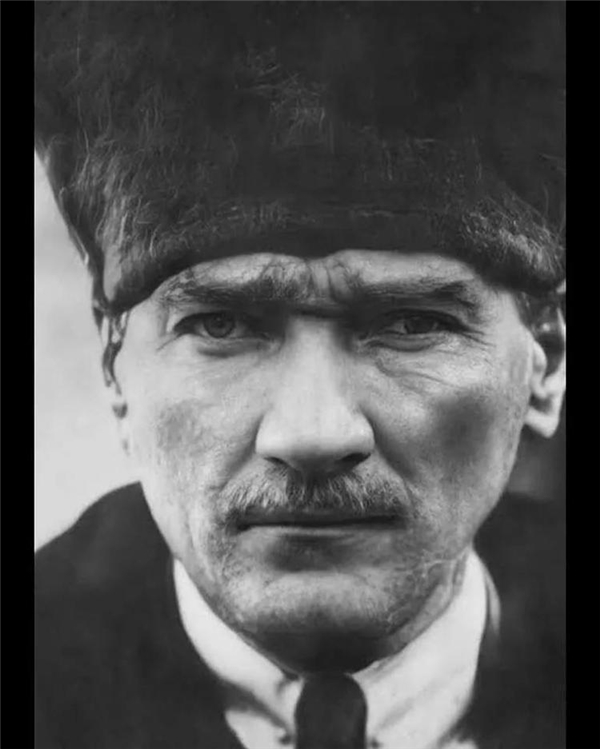 TÜRKAN ŞORAY