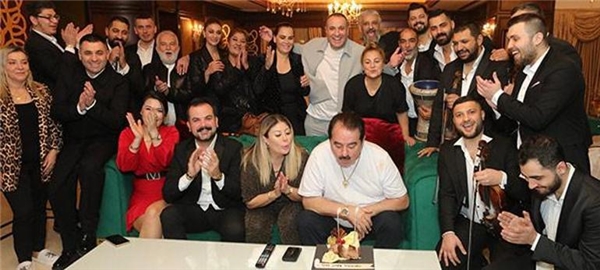 İbrahim Tatlısesi duygulandıran sürpriz Gözyaşlarına hakim olamadı