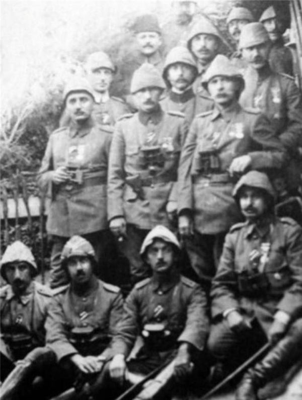 Ünlülerden 18 Mart paylaşımları: Çanakkale geçilmez