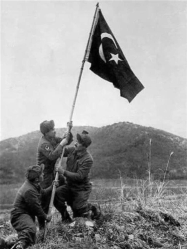 Ünlülerden 18 Mart paylaşımları: Çanakkale geçilmez