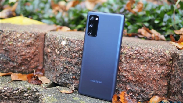 Samsung'dan iki popüler model için Android 13 müjdesi!