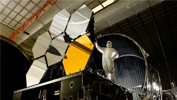 James Webb Uzay Teleskopu ilk büyük kazasını yaşadı: Meteroid çarptı!