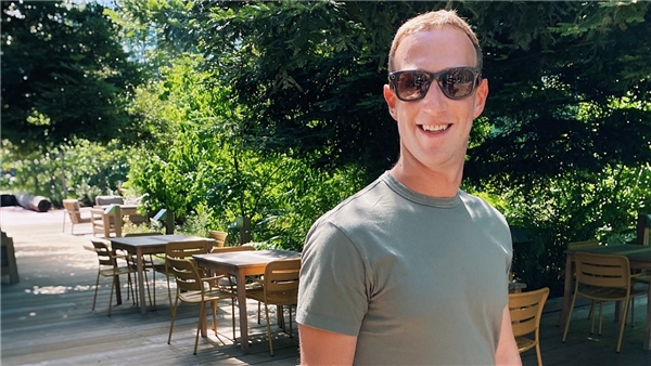 Zuckerberg sınırları zorladı! Gözlükle WhatsApp mesajı gönderin