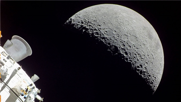NASA, Ay'ın yüksek çözünürlüklü fotoğraflarını paylaştı!