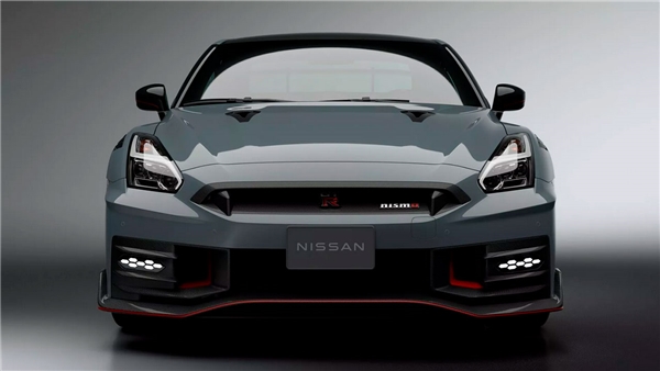 2024 Nissan GT-R önemli değişikliklerle geliyor!