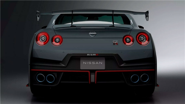2024 Nissan GT-R önemli değişikliklerle geliyor!