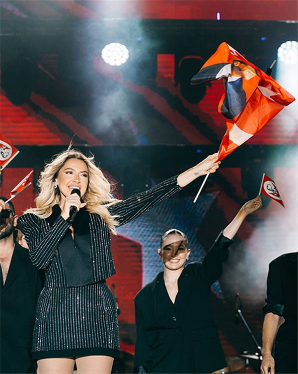 hadise-30agustos1.jpg