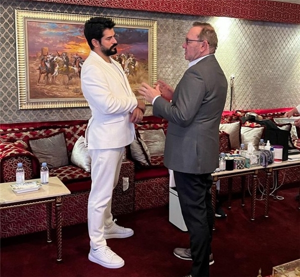 Baba-oğul paylaşımına dikkat çeken Fahriye Evcen yorumu