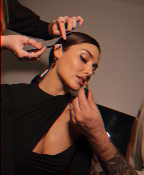 Hande Erçel ile Kerem Bürsin Maldivler'e gitti