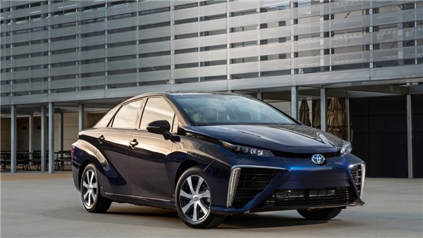 Toyota, elektrikli araçlara tam geçişin tek çözüm olmadığını savunuyor