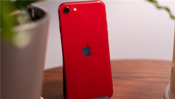 Apple, iPhone SE'yi desteklemeyi bıraktı