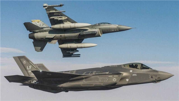Yunanistan F-35 için hangarları boşaltıyor! Satılık F-16 Blok 30 ve Mirage 2000!