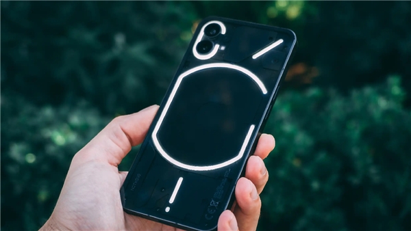 Nothing Phone (1) için beklenen güncelleme çıktı!