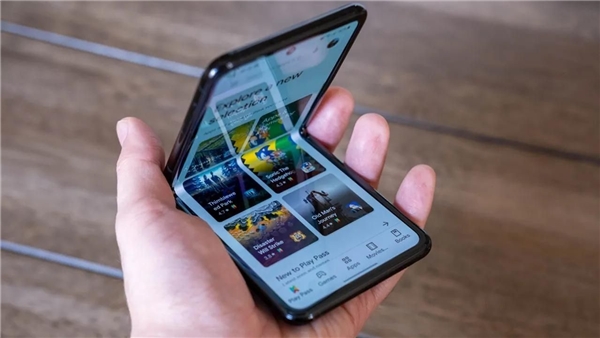 OnePlus'tan iki katlanabilir telefon geliyor!