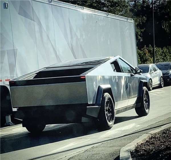 Tesla Cybertruck yolda görüldü! İşte son hali