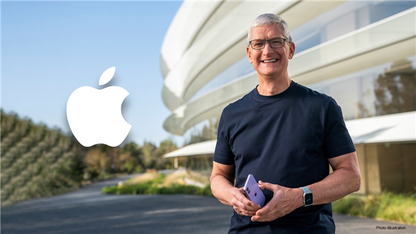 Apple CEO'su Tim Cook'un Geliri Düştü