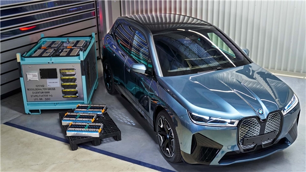 BMW, elektrikli otomobiller için batarya tesisi kurdu