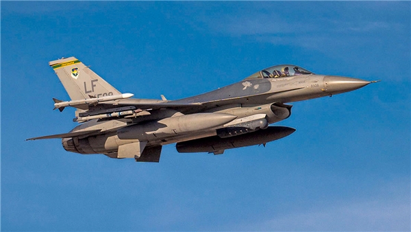 Yapay Zekalı F16, İnsan Pilotunu İt Dalaşında Yendi